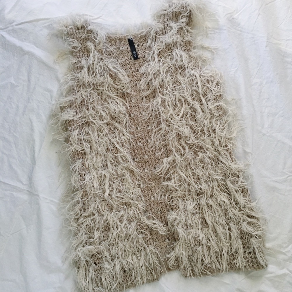 Fur/textured vest